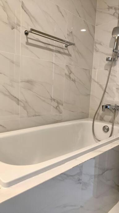 The Rixx Amazing In D1/bathtub/pool/gym Apartment Ho Chi Minh City